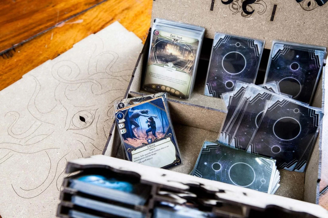 Import Games The Dicetroyers - Arkham Horror: The Card Game - Storage System (Medium) (Italy Import) 8 Import Games The Dicetroyers - Arkham Horror: The Card Game - Storage System (Medium) (Italy Import)