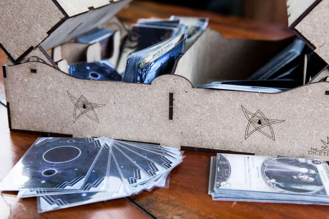 The Dicetroyers - Arkham Horror: The Card Game - Storage System (Large) (Italy Import) 7 The Dicetroyers - Arkham Horror: The Card Game - Storage System (Large) (Italy Import)