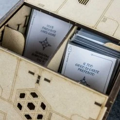 Import Games The Dicetroyers - Deck Holder: Crate Version (500 Standard Size Sleeved Cards) (Italy Import)
